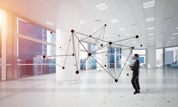 Elegante Hombre Negocios Interior Oficina Moderna Concepto Conexión Social Medios — Foto de Stock