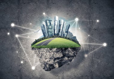 Beton zemin üzerinde çimen ve şehir manzarası olan güzel küçük bir ada.