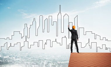 Mühendis, evinin çatısına geri döndü ve şehri çiziyor. Karışık ortam