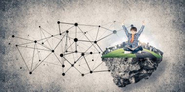 Bağlantı konsepti yüzen ada ve üzerinde kitap oturan mutlu çocuk