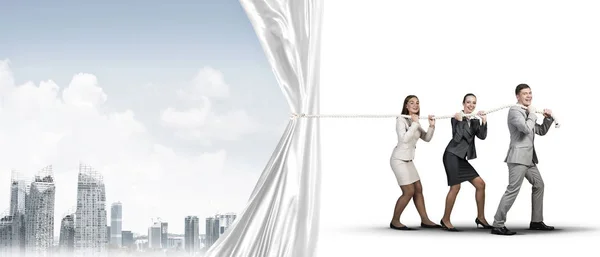Tres Empresarios Tirando Tela Blanca Blanco Con Cuerda — Foto de Stock