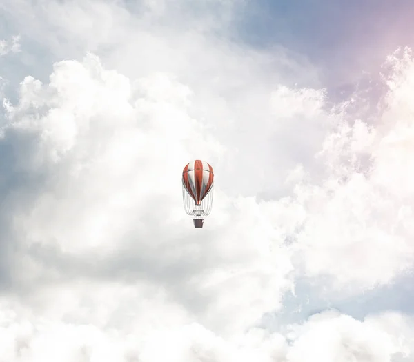 Renkli Aerostat Üzerinde Mavi Bulutlu Gökyüzü Uçan Render — Stok fotoğraf