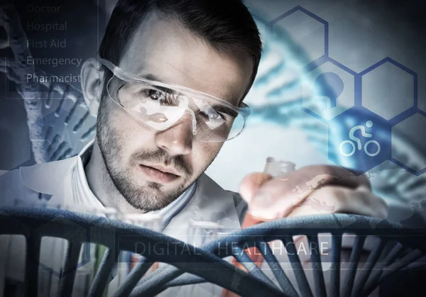 Bello Scienziato Che Ricerca Sulla Struttura Molecolare Del Dna — Foto Stock