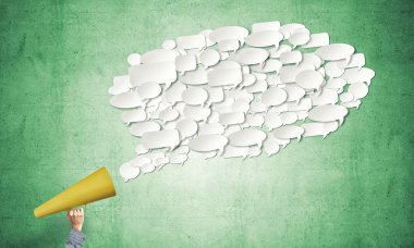 Duyuru kağıt trompet yapma adamın kapatın