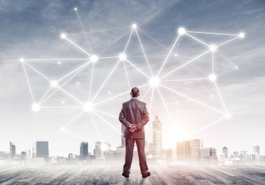 İşadamı arkasını kolluyor ve ağ çizimi kavramına bakıyor