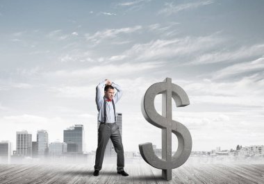 Öfkeli genç işadamı taş gibi bir sembolle kaza yapacak.