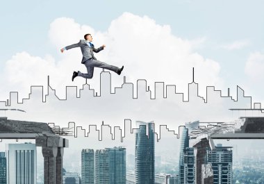 Zorlukların üstesinden sembolü olarak beton köprü boşluğu üstünden atlayarak iş adamı. Cityscape arka plan üzerinde. 3D render.