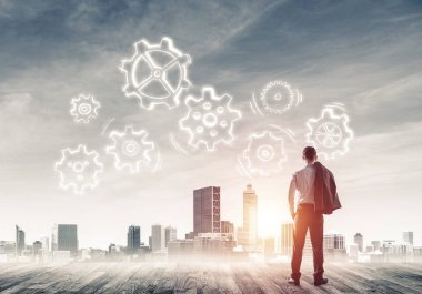 Modern şehre bakan ve vites düzeneği çizen işadamlarının arka planı