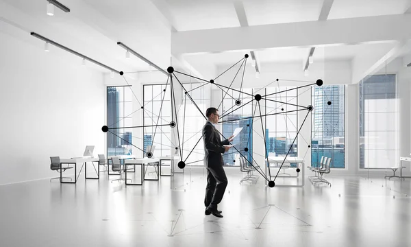 Elegante Hombre Negocios Interior Oficina Moderna Concepto Conexión Social Medios — Foto de Stock