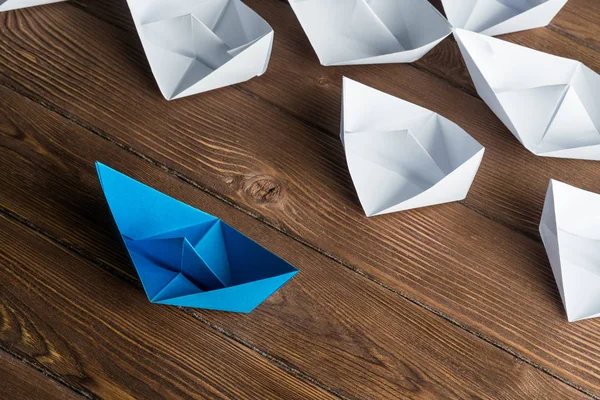 Conjunto Barcos Origami Mesa Madeira — Fotografia de Stock