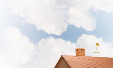 Kahverengi tuğla çatı baca mavi gökyüzü arka plan ile. Karışık teknik