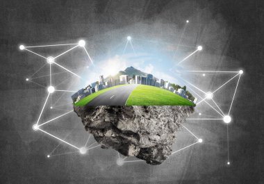 Beton zemin üzerinde çimen ve şehir manzarası olan güzel küçük bir ada.