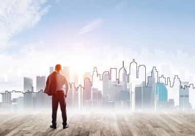 İşadamı arkasını dönüp modern iş merkezinin siluetine bakıyor.