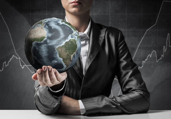 Närbild Affärsman Kostym Att Hålla Händerna Jorden Världen Med Business — Stockfoto