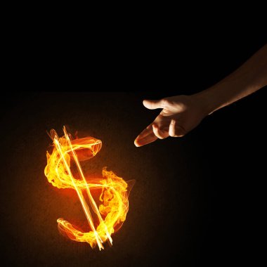 Adam el ateş parlayan dolar işareti işaret kapatın