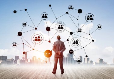 Modern şehir manzarası ve bağlantı konseptine bakan işadamlarının arka planı