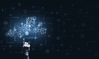 İş adamının eli dişli mekanizmasını işaret ediyor.