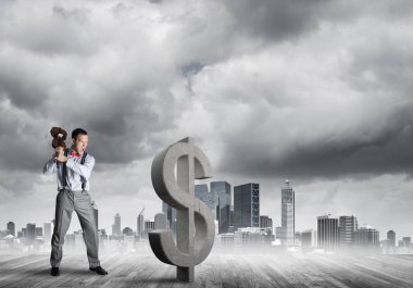 Genç öfkeli işadamı keman taşı sembolüyle kaza yapacak.