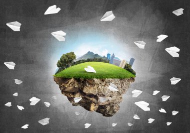 Çevre yeşili kavramı ile adada beton zemine karşı şehir manzarası