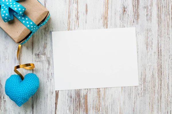 Ame Corações Folha Papel Branco Mesa Madeira — Fotografia de Stock