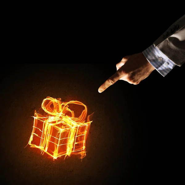 Επιχειρηματίας Χέρι Δείχνοντας Καμμένος Φωτιά Εικονίδιο Κουτί Δώρο Σκούρο Φόντο — Φωτογραφία Αρχείου