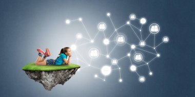 Sevimli kız yüzen ada ve sosyal bağlantı kavramı