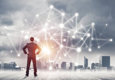 İşadamı arkasını kolluyor ve ağ çizimi kavramına bakıyor