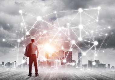 İşadamı arkasını kolluyor ve ağ çizimi kavramına bakıyor