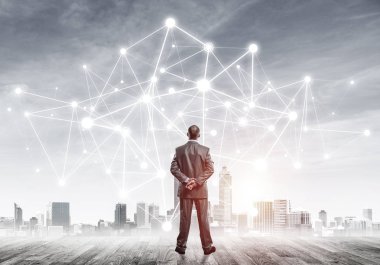 İşadamı arkasını kolluyor ve ağ çizimi kavramına bakıyor