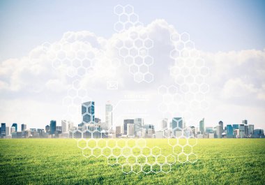 Ekranda medya simgelerine ve arka planda iş şehrine sahip modern teknolojiler kavramı