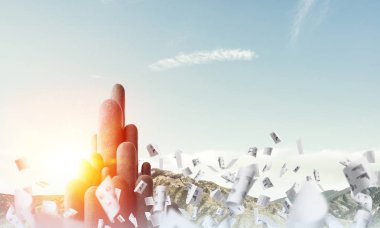 Açık havada güzel manzara ile kağıtları arka plan üzerinde uçan arasında yer alan yüksek ve büyük taş sütunlar görüntüsü. Duvar kağıdı, zemin ile boşaltmak.