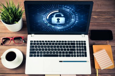 İş çalışma alanı başı işleri ve asma kilit simgeleri ekranda ile dizüstü bilgisayar ile