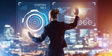 Sanal panel ve gece şehir vasıl geçmiş çalışma iş kadını arkadan görünüm