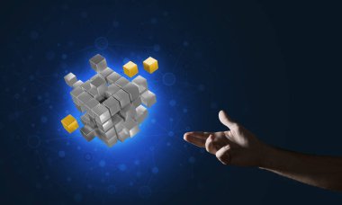 Yeniliğin sembolü olarak insan eli küp figürüne yakın olmak. Karışık ortam.