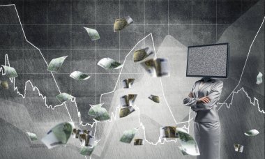 İş kadını kafasına silah tutmak yerine TV elbiseli uçan euro banknot ve analitik grafikler duvar arka plan üzerinde çizilmiş karşı dururken geçti. 3D render.