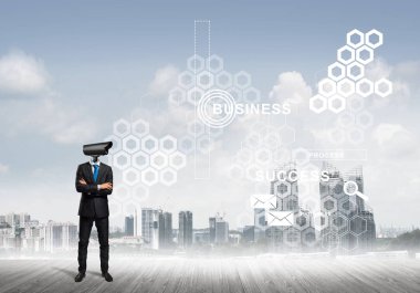 Ekranda baş ve medya kullanıcı arayüzü yerine kameralı iş adamı