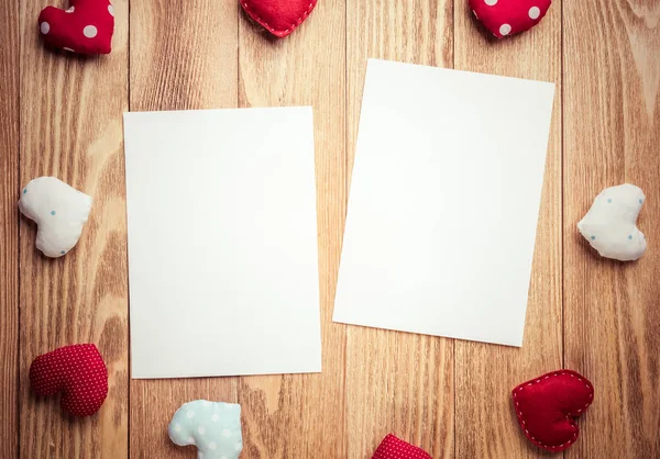 Cuori Amore Foglio Carta Bianca Tavolo Legno — Foto Stock