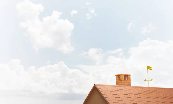 棕色砖屋顶的烟囱在蓝色天空背景下 混合媒体 — 图库照片