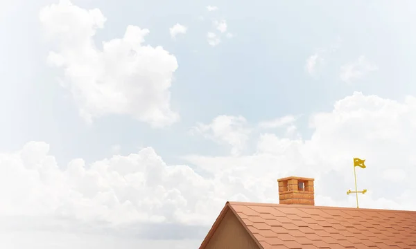 Toit Brique Marron Avec Cheminée Sur Fond Bleu Ciel Techniques — Photo