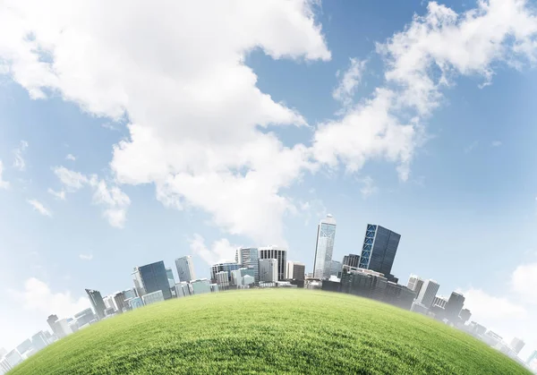 Panoramablick Auf Modernes Stadtbild Mit Gebäuden Und Wolkenkratzern Wiese Mit — Stockfoto