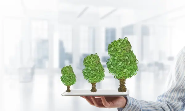Närbild Affärsman Som Håller Tablett Dator Med Grönt Träd Gjort — Stockfoto