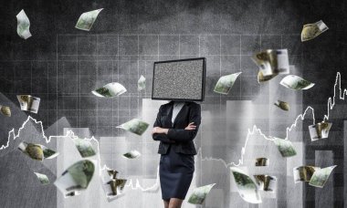İş kadını kafasına silah tutmak yerine TV elbiseli uçan euro banknot ve analitik grafikler duvar arka plan üzerinde çizilmiş karşı dururken geçti. 3D render.