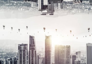 İki modern kentsel dünya baş aşağı birbirine aerostats gökyüzü arka plan üzerinde uçan ile bulunan soyut görüntüsü. Duvar kağıdı, zemin ile boşaltmak.