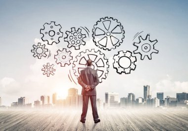 Modern şehre bakan ve vites düzeneği çizen işadamlarının arka planı