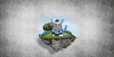 ECO konsepti yüzen ada ve üzerinde kitap oturan mutlu çocuk.