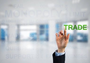 İş kadını elinin parmaklarıyla dokunarak iş dünyasına ait kavramsal sözcüklere yakınlaşması