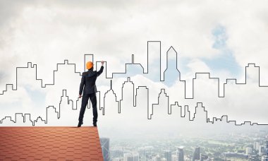 Mühendis, evinin çatısına geri döndü ve şehri çiziyor. Karışık ortam