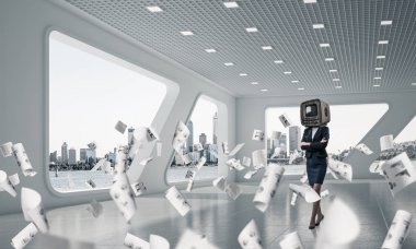 İş kadını kıyafetli kafa silah tutmak yerine eski bir Tv ile duran kağıtları ofis binası içinde uçan arasında geçti. 3D render.