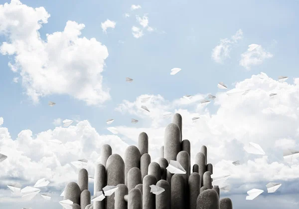 Imagen Columnas Piedra Altas Enormes Situadas Aire Libre Entre Aviones —  Fotos de Stock