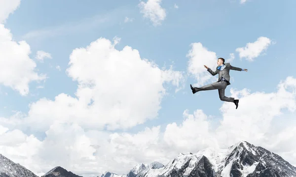 Hombre Negocios Traje Corriendo Aire Como Símbolo Posición Vida Activa — Foto de Stock